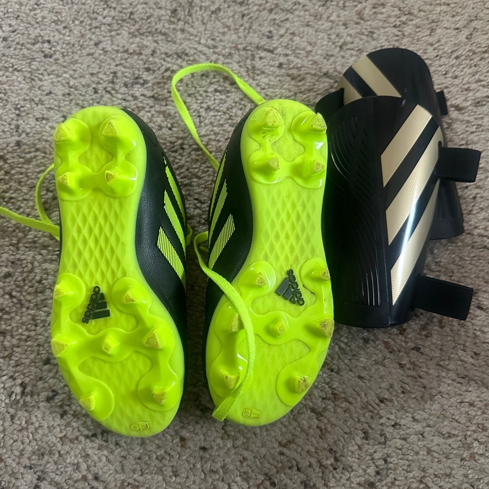 Kids Adidas Soccer Cleats SZ 12K - Picture 4 of 5